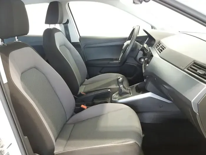 Usado Seat Arona Style 115 CV (84 kW) 2024 Gris plata SUV