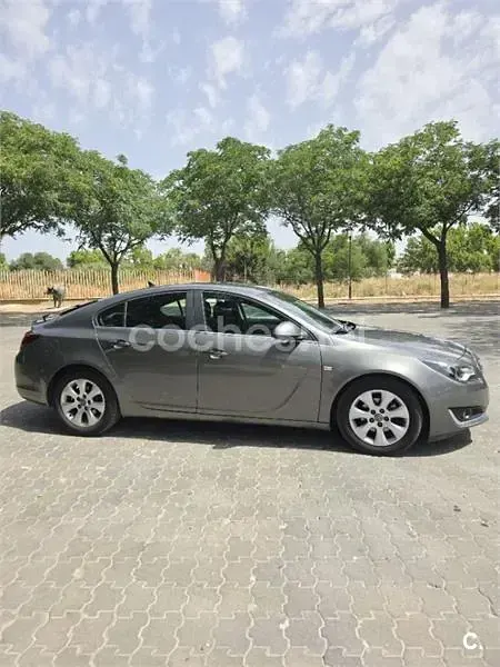 Usado Opel Insignia Selective 136 CV (100 kW) 2017 Gris / plata Berlina