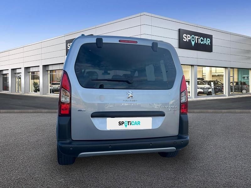 Usado Peugeot Partner Tepee Access 98 CV (72 kW) 2018 Gris Monovolumen