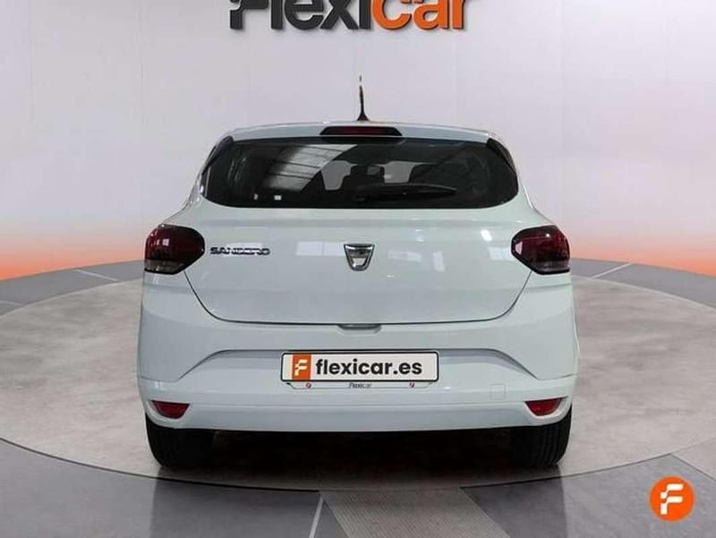 Usado Dacia Sandero Comfort 67 CV (49 kW) 2021 Blanco Utilitario