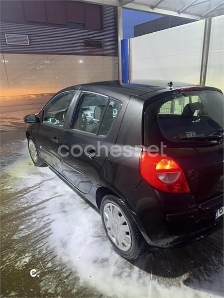 Usado Renault Clio II Expression 100 CV (73 kW) 2008 Negro Berlina