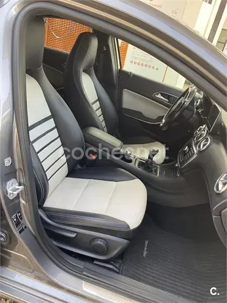 Usado Mercedes A180 Style 109 CV (80 kW) 2015 Gris / plata Utilitario