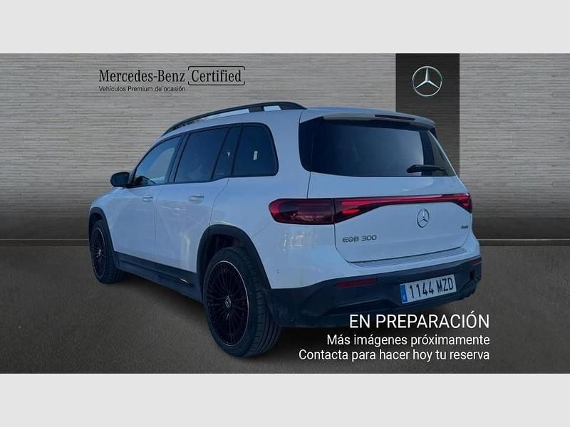 Usado Mercedes EQB300 167 kW (228 CV) 2025 Blanco SUV