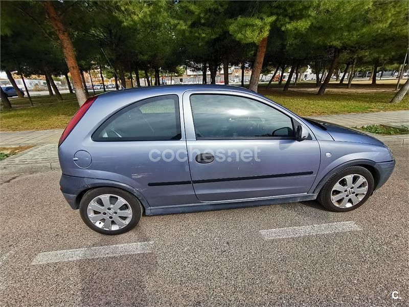 Usado Opel Corsa Edition 75 CV (55 kW) 2003 Gris / plata Utilitario