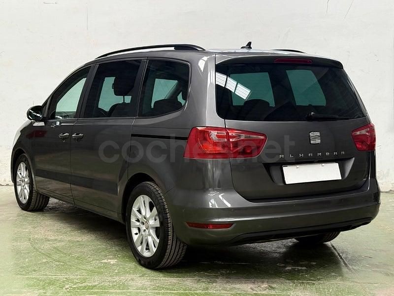 Usado Seat Alhambra Reference 150 CV (110 kW) 2013 Gris / plata Monovolumen