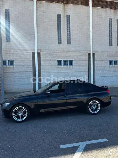 Usado BMW 318 143 CV (105 kW) 2013 Negro Berlina