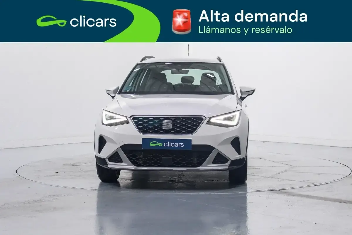 Usado Seat Arona Style 110 CV (80 kW) 2023 Blanco SUV
