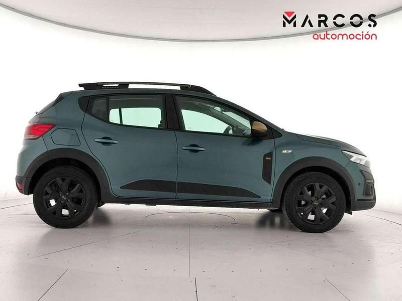 Usado Dacia Sandero Extreme 101 CV (74 kW) 2025 Verde Berlina