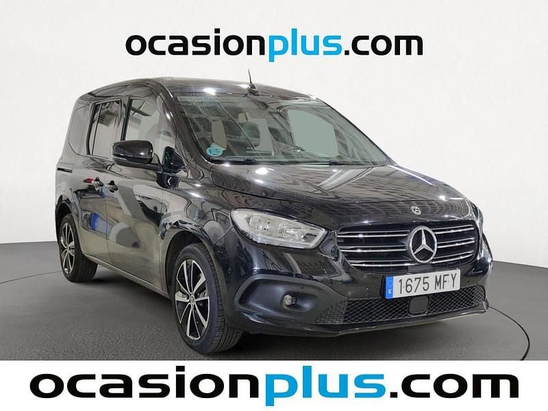 Usado Mercedes T180 116 CV (85 kW) 2023 Negro Monovolumen