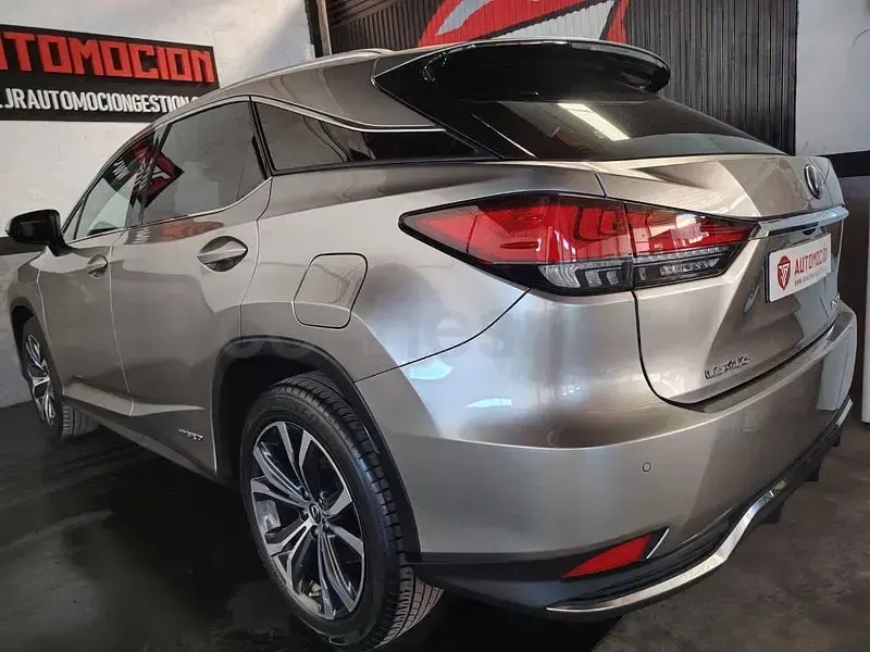 Usado Lexus RX450h 313 CV (230 kW) 2022 Gris / plata SUV