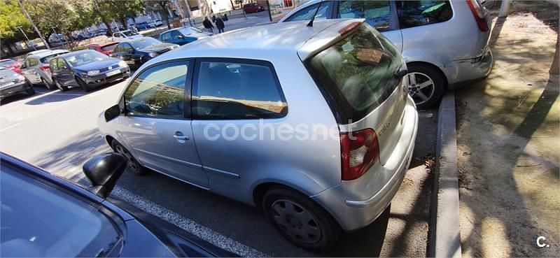 Usado VW Polo Trendline 64 CV (47 kW) 2004 Gris / plata Utilitario