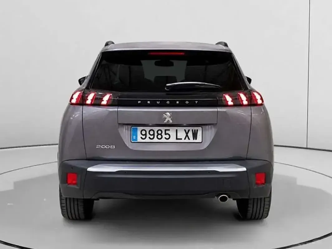 Usado Peugeot 2008 Allure 131 CV (96 kW) 2022 Gris SUV