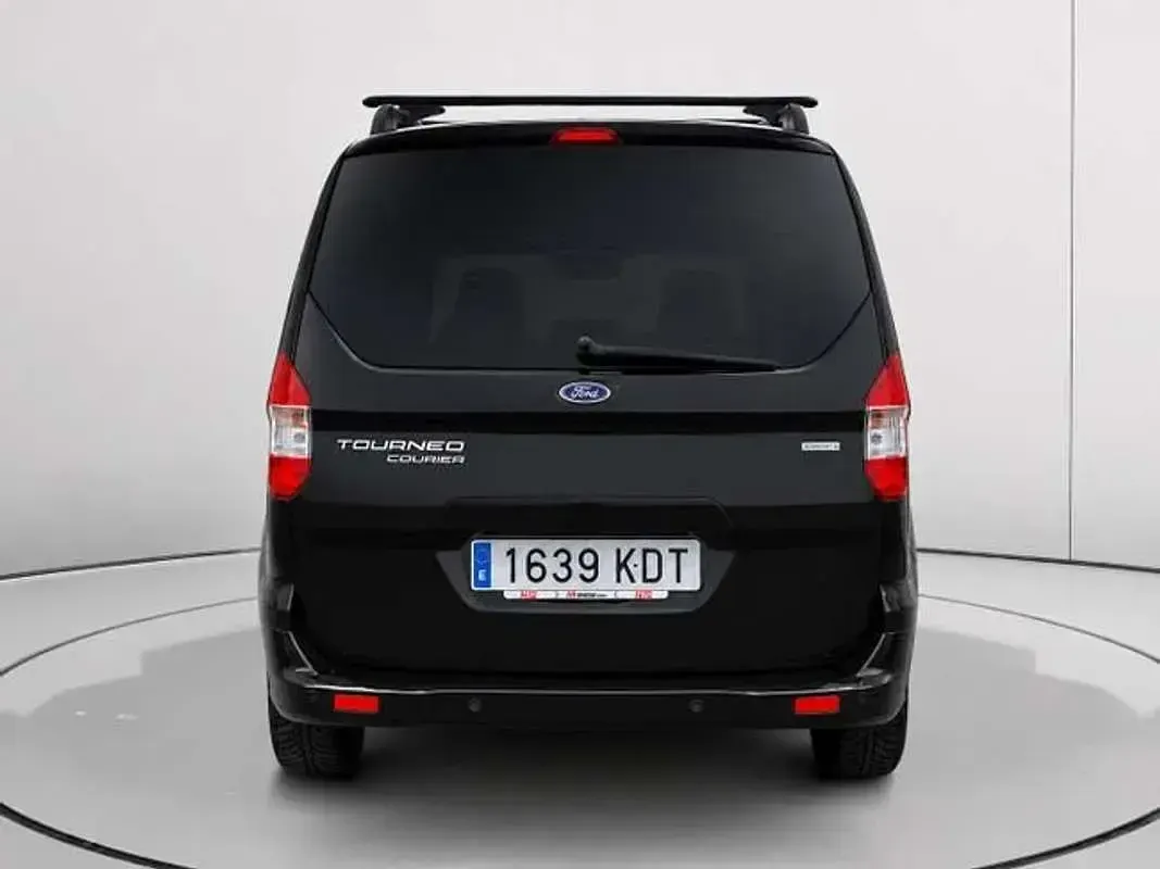 Usado Ford Tourneo Courier Titanium 102 CV (75 kW) 2017 Negro Monovolumen