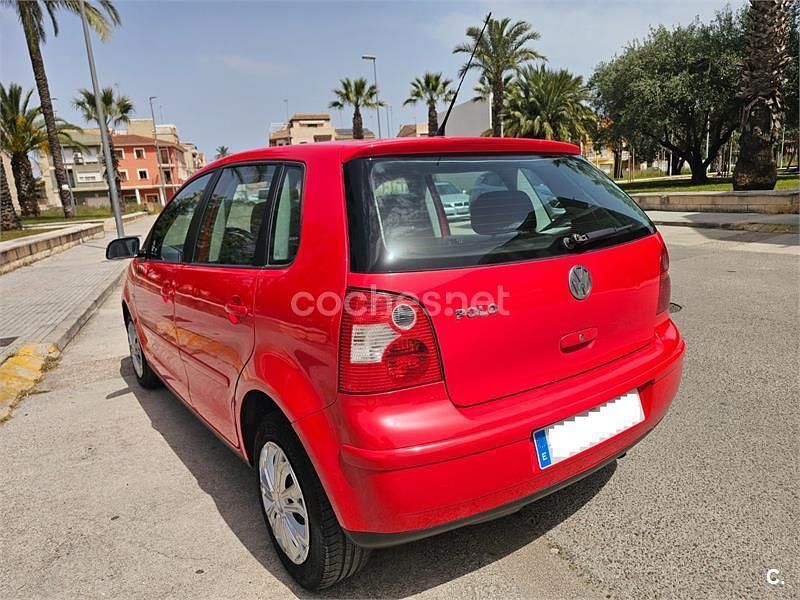 Usado VW Polo Trendline 75 CV (55 kW) 2003 Rojo Berlina