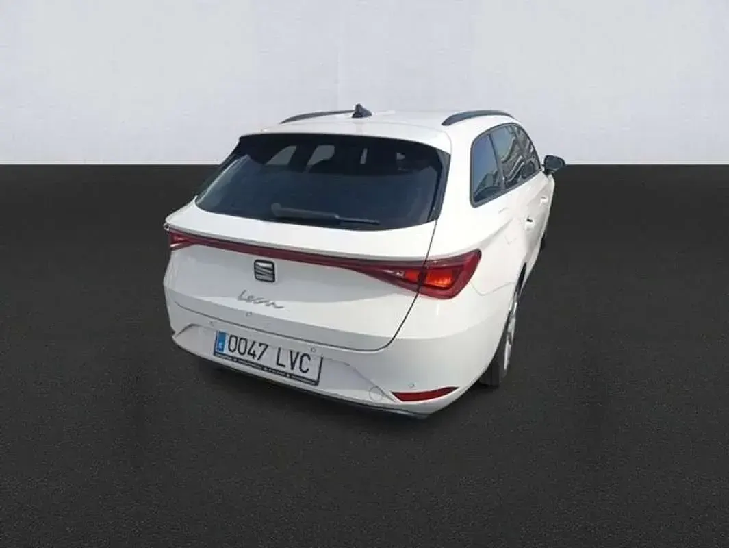 Usado Seat Leon Style 116 CV (85 kW) 2021 Blanco Familiar