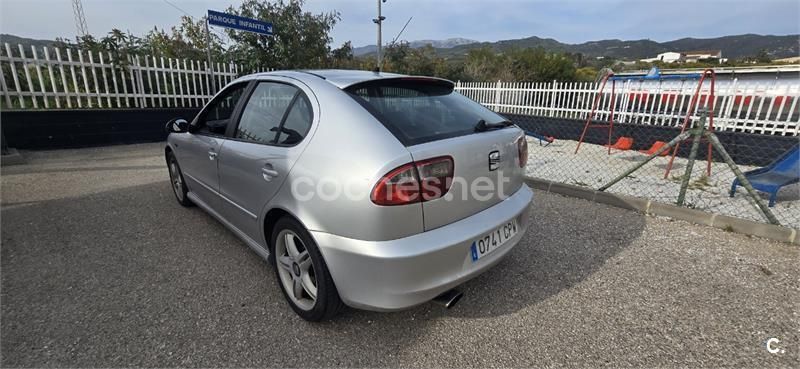 Usado Seat Leon Sport 150 CV (110 kW) 2003 Gris / plata Berlina