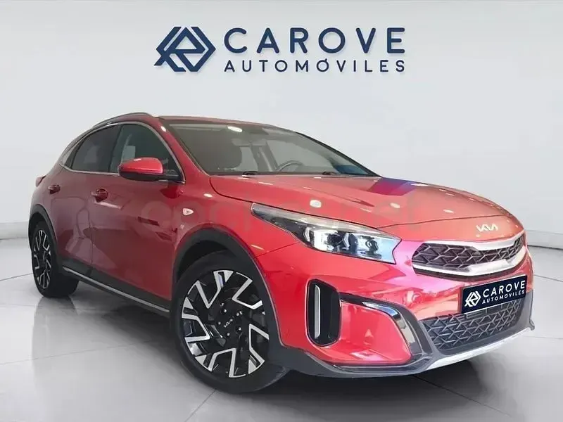 Usado Kia XCeed 120 CV (88 kW) 2023 Granate SUV