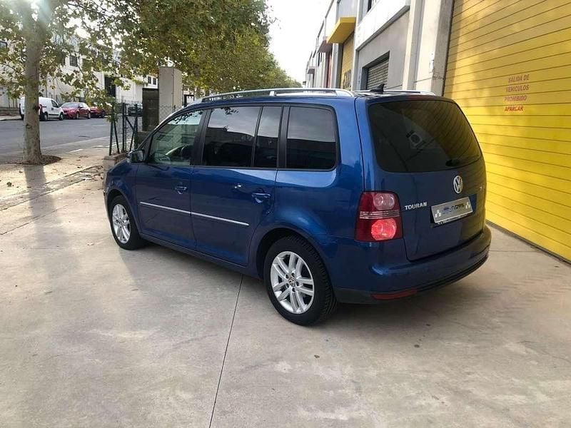 Usado VW Touran 170 CV (125 kW) 2008 Azul Monovolumen
