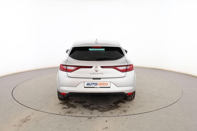 Usado Renault Mégane IV Intens 100 CV (73 kW) 2017 Gris Berlina