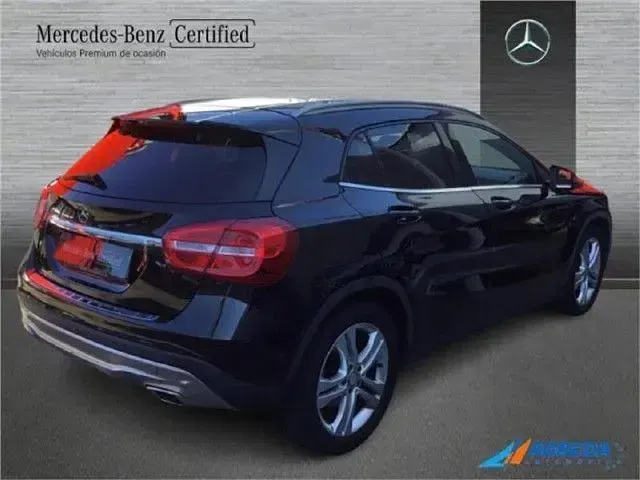 Usado Mercedes GLA200 Style 136 CV (100 kW) 2014 Negro SUV