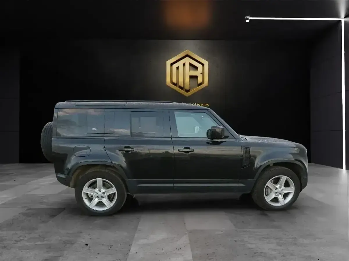 Usado Land Rover Defender SE 404 CV (297 kW) 2023 Negro SUV