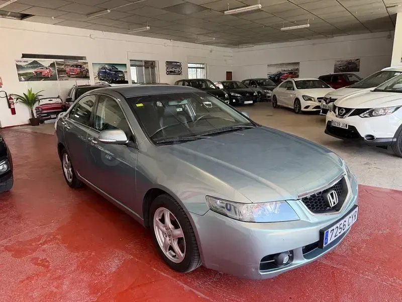 Usado Honda Accord Executive 140 CV (102 kW) 2004 Gris / plata Berlina