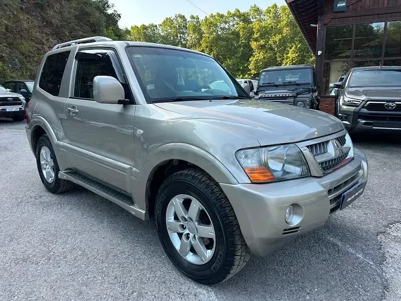 Usado Mitsubishi Montero 160 CV (117 kW) 2006 Beige SUV