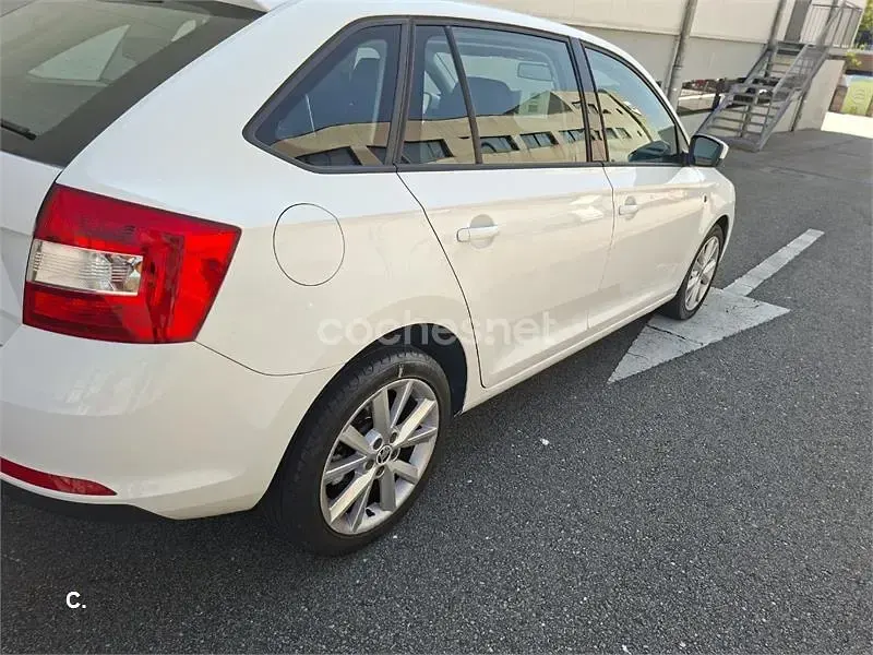 Usado Skoda Rapid Ambition 105 CV (77 kW) 2013 Blanco Utilitario