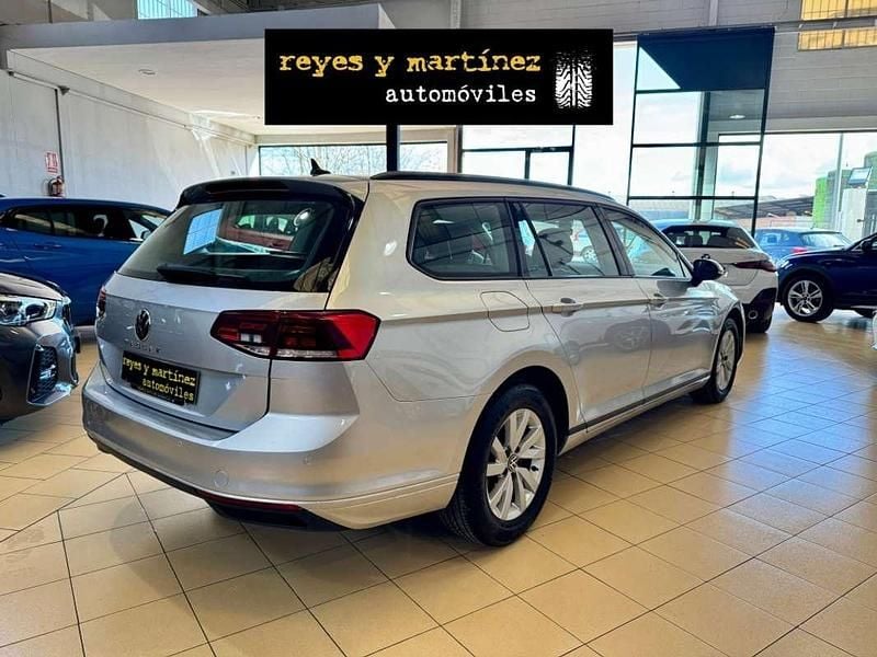 Usado VW Passat Business 122 CV (89 kW) 2021 Gris Familiar