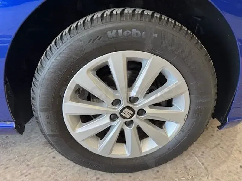 Usado Seat Ibiza Style Plus 90 CV (66 kW) 2019 Azul Utilitario
