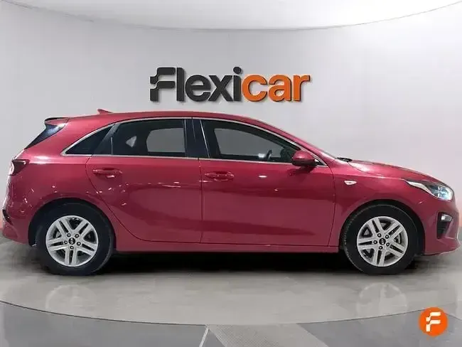Usado Kia Ceed 120 CV (88 kW) 2021 Granate Utilitario