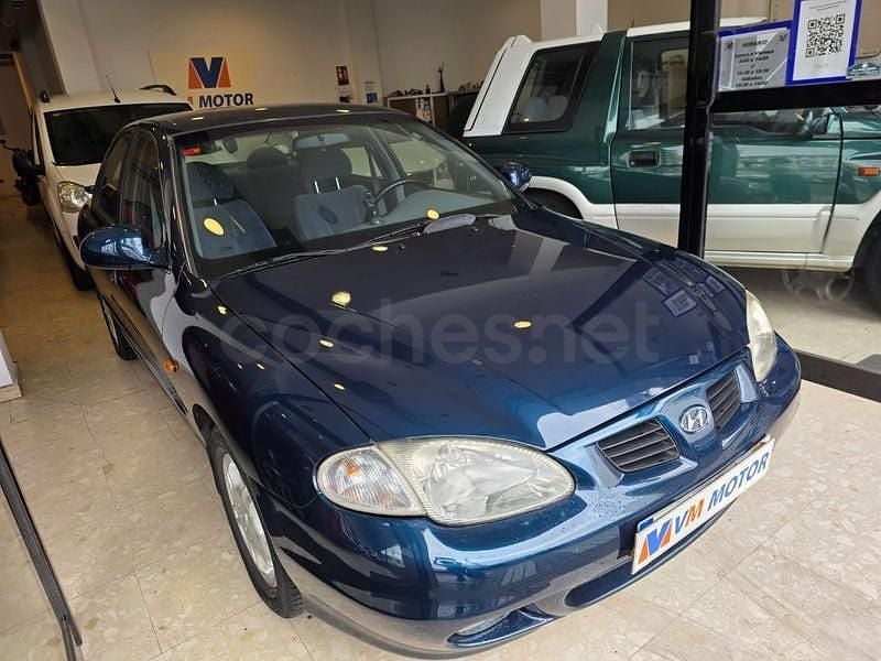 Usado Hyundai Elantra GLS 141 CV (103 kW) 2000 Azul Berlina