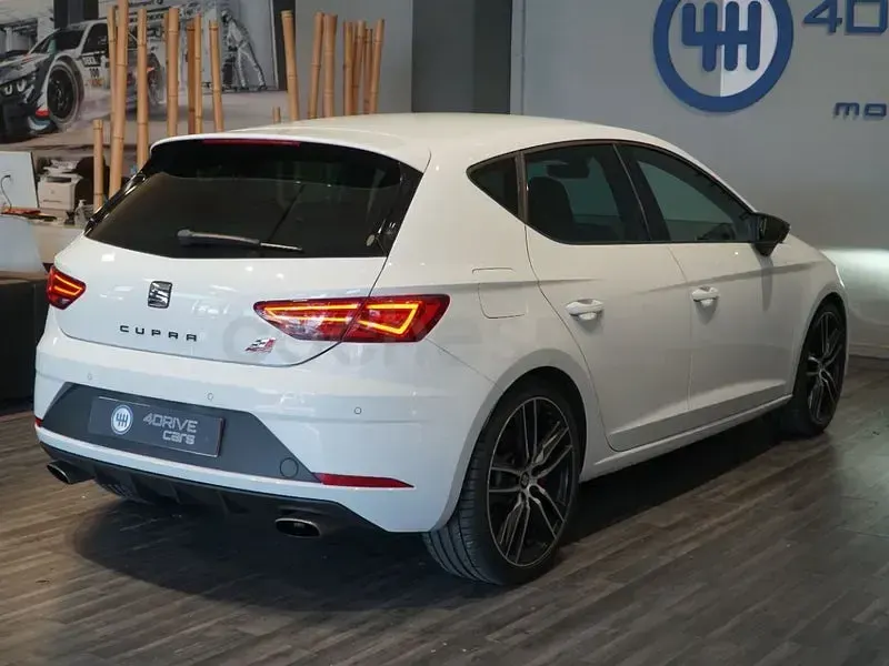 Usado Seat Leon CUPRA 290 CV (213 kW) 2019 Blanco Berlina