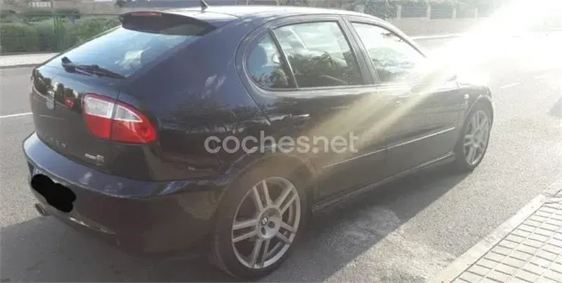 Usado Seat Leon CUPRA 210 CV (154 kW) 2004 Negro Utilitario