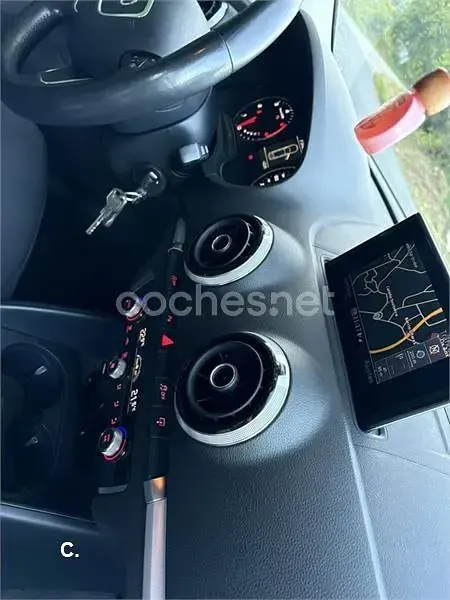 Usado Audi A3 Attraction 105 CV (77 kW) 2013 Rojo Berlina