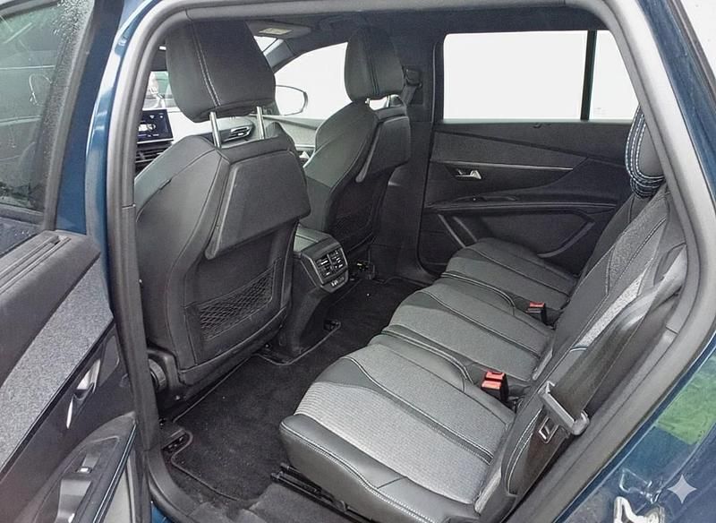 Usado Peugeot 5008 Allure 130 CV (95 kW) 2023 Azul SUV