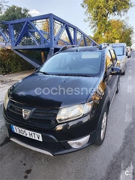 Usado Dacia Sandero Stepway 90 HP (66 kW) 2013 Preto Sedan