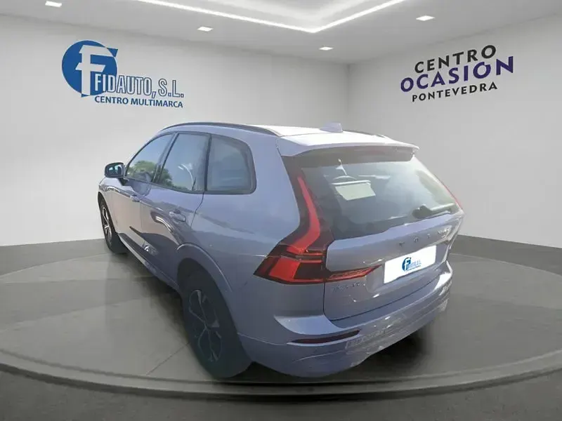 Usado Volvo XC60 Core 250 CV (183 kW) 2025 Gris / plata SUV
