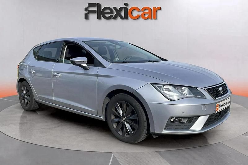 Usado Seat Leon ST Style 131 CV (96 kW) 2020 Gris Familiar