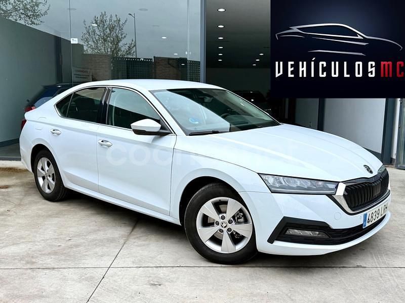 Blanco Usado 2021 Skoda Octavia Ambition Berlina | 16.450 € (Precio justo) - Imagen 1/3