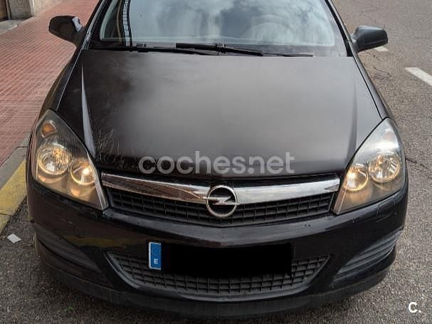 Negro Usado 2007 Opel Astra GTC Enjoy Berlina | 2600 € (Precio justo) - Imagen 1/4