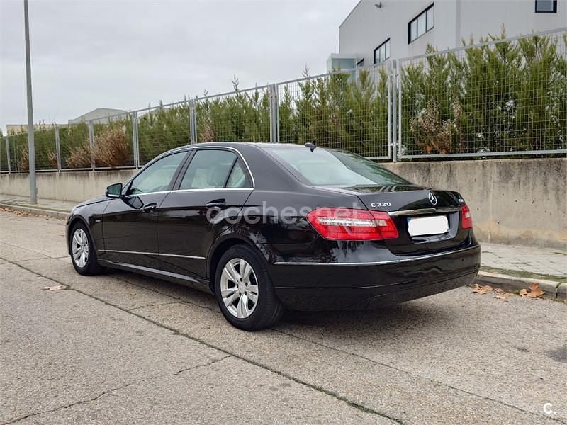 Usado Mercedes E220 Elegance 170 CV (125 kW) 2009 Negro Berlina