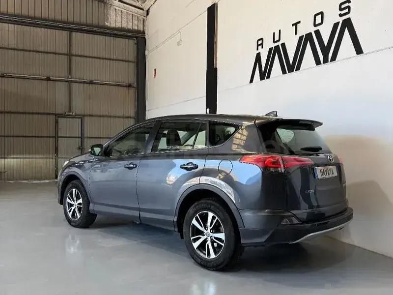 Käytetty Toyota RAV4 Advance 143 HP (105 kW) 2016 Sininen Katumaasturi