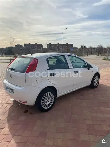 Usado Fiat Punto 95 CV (69 kW) 2018 Blanco Utilitario