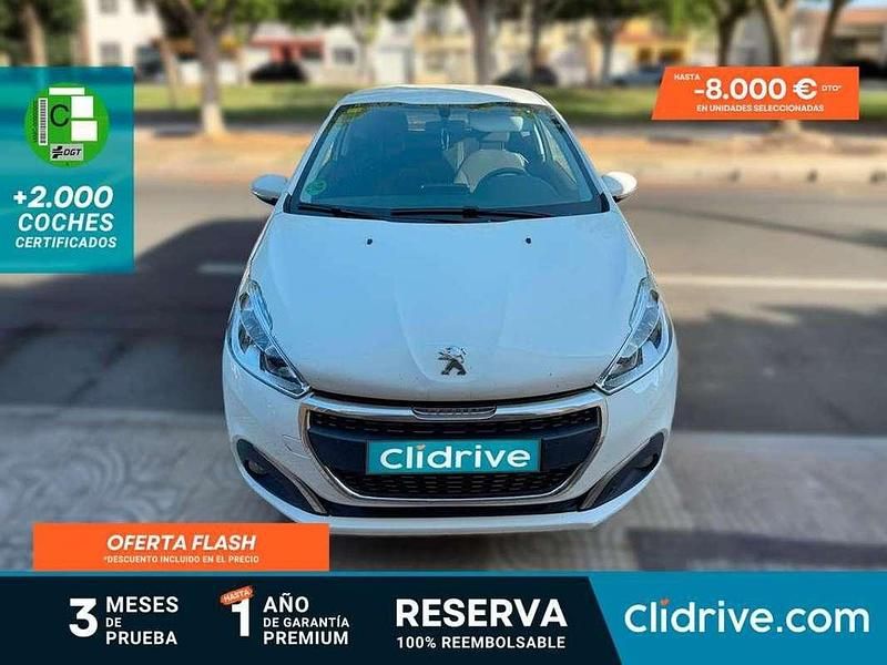 Blanco Usado 2016 Peugeot 208 Active Utilitario | 8190 € (Precio justo) - Imagen 1/3