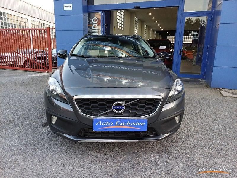 Usado Volvo V40 CC Summum 150 CV (110 kW) 2014 Gris / plata Familiar