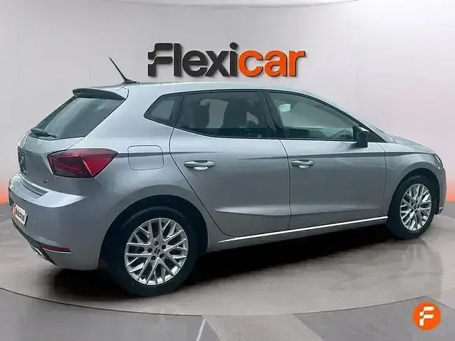 Usado Seat Ibiza FR 110 CV (80 kW) 2023 Gris Utilitario
