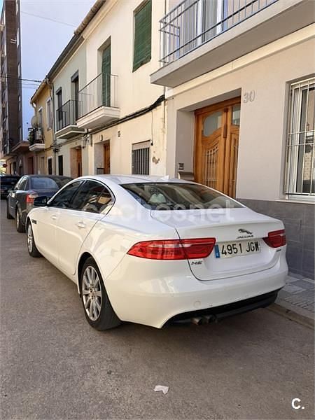 Usado Jaguar XE Prestige 180 CV (132 kW) 2015 Blanco Berlina
