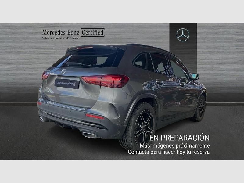 Usado Mercedes GLA200 AMG line 150 CV (110 kW) 2025 Gris SUV