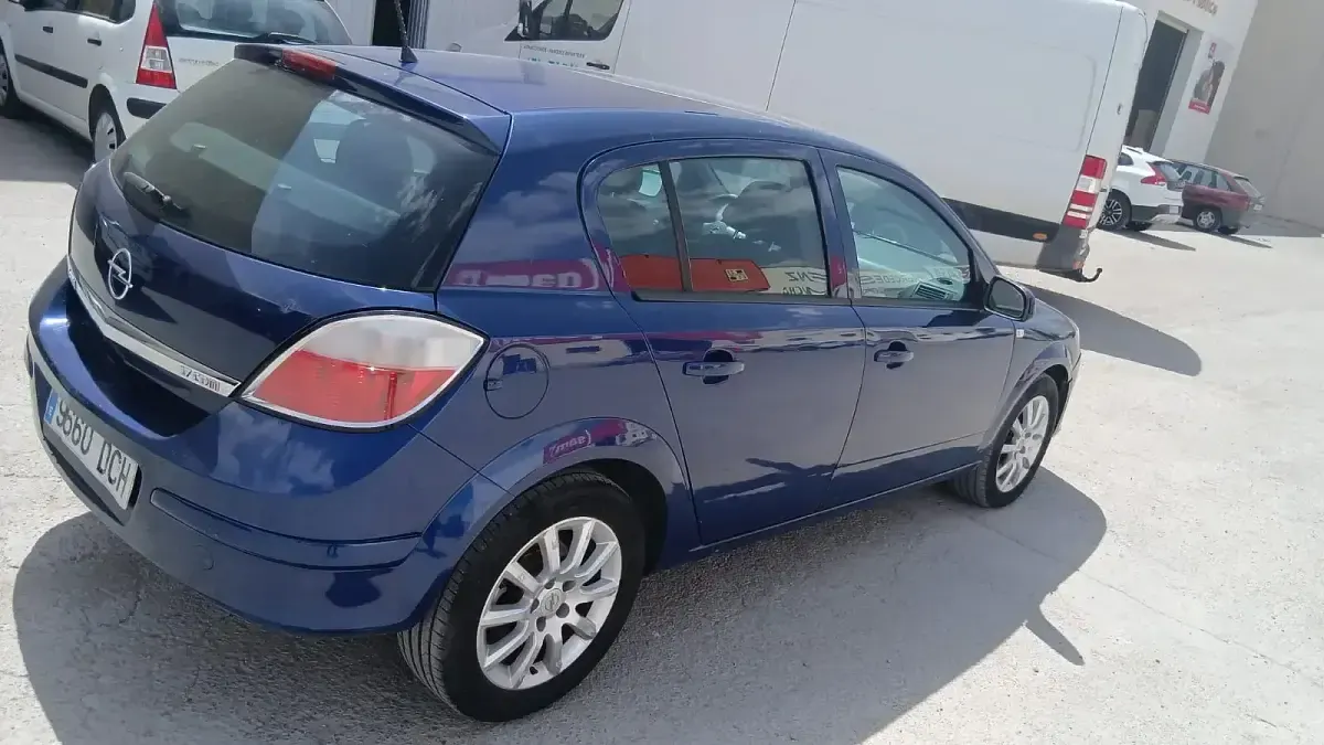 Usado Opel Astra Elegance 100 CV (73 kW) 2004